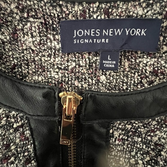 Jones New York zip up long sleeve in size Large - Picture 3 of 4